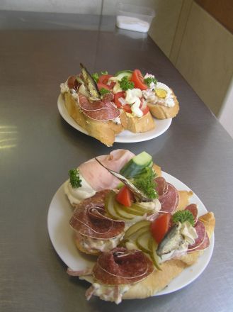 Frukost, gyllene korset.
